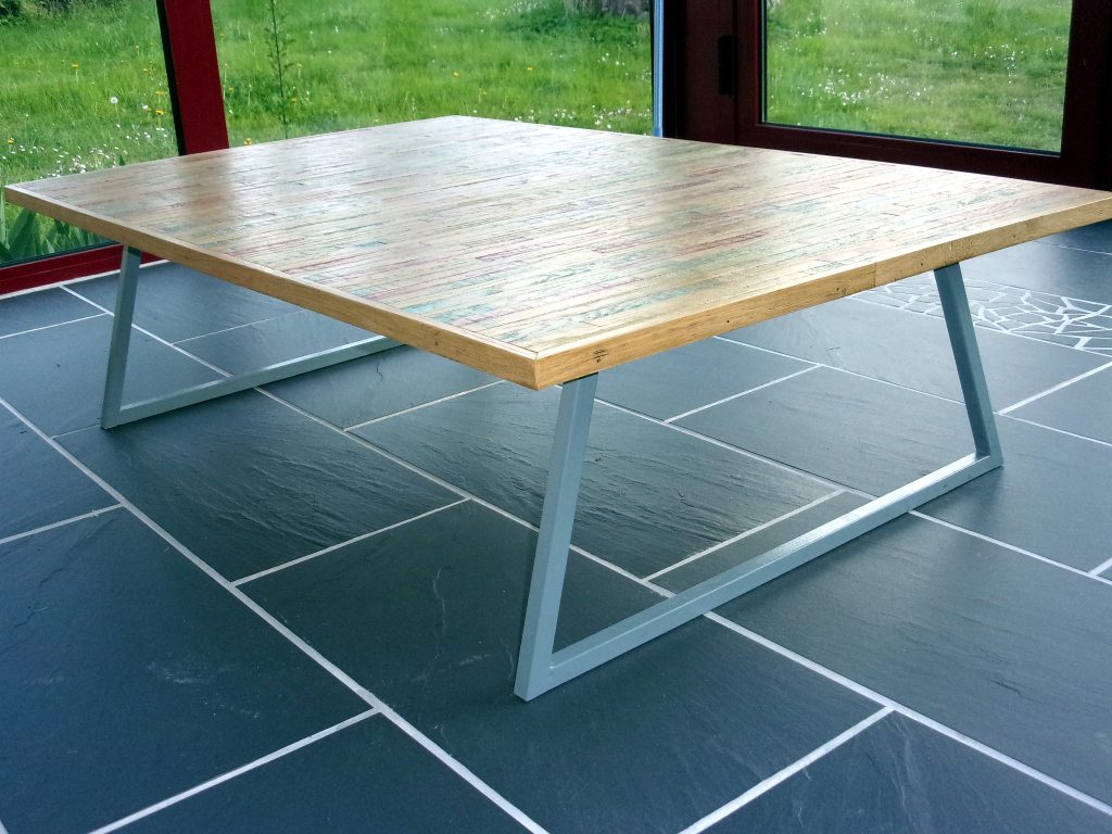 Table basse en chêne de style contemporain