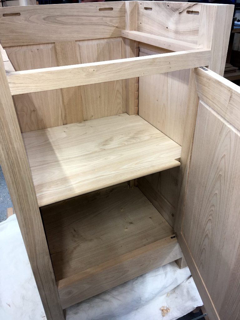 mobilier en chataignier
