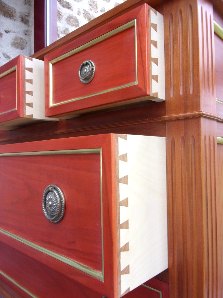 troirs queues d'aronde commode louis xvi ébéniste menuisier