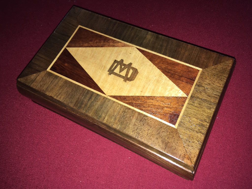 coffret en noyer marqueterie ébéniste menuisier