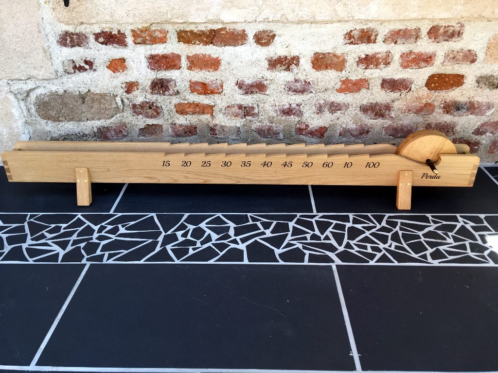 jeu de la meule en bois chêne maison des jeux clermont ferrand